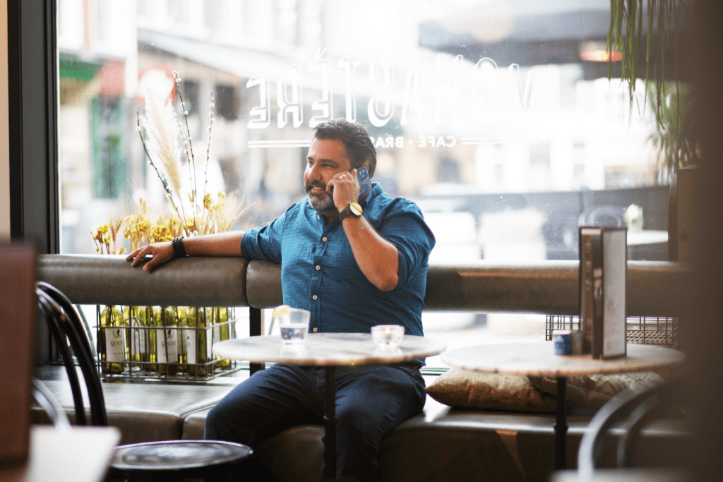 Remco aan de telefoon